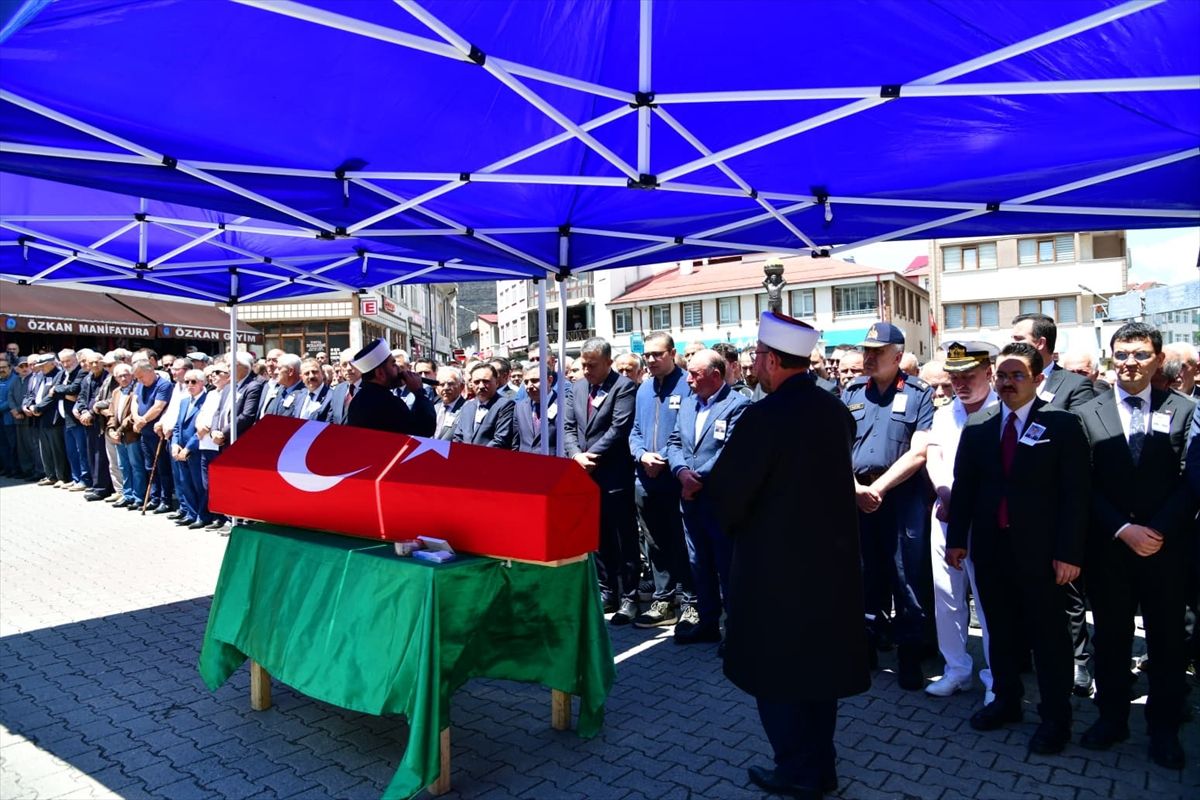 Kayseri Vali Yardımcısı Esmer'in cenazesi memleketi Trabzon'da defnedildi