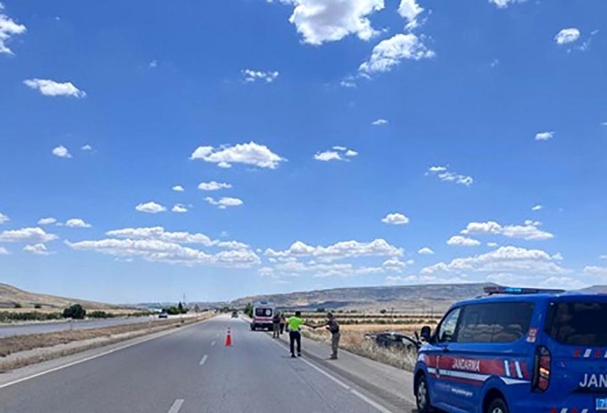 Kilis'te feci kaza: Otomobil şarampole devrildi, 2 yaralı
