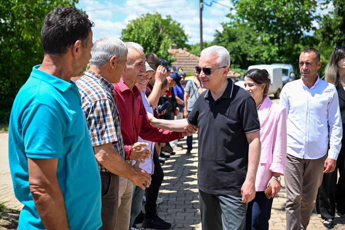 Kırklareli Valisi Uğur Turan'ın yağmur ve şükür duası programına katılımından bir görüntü.