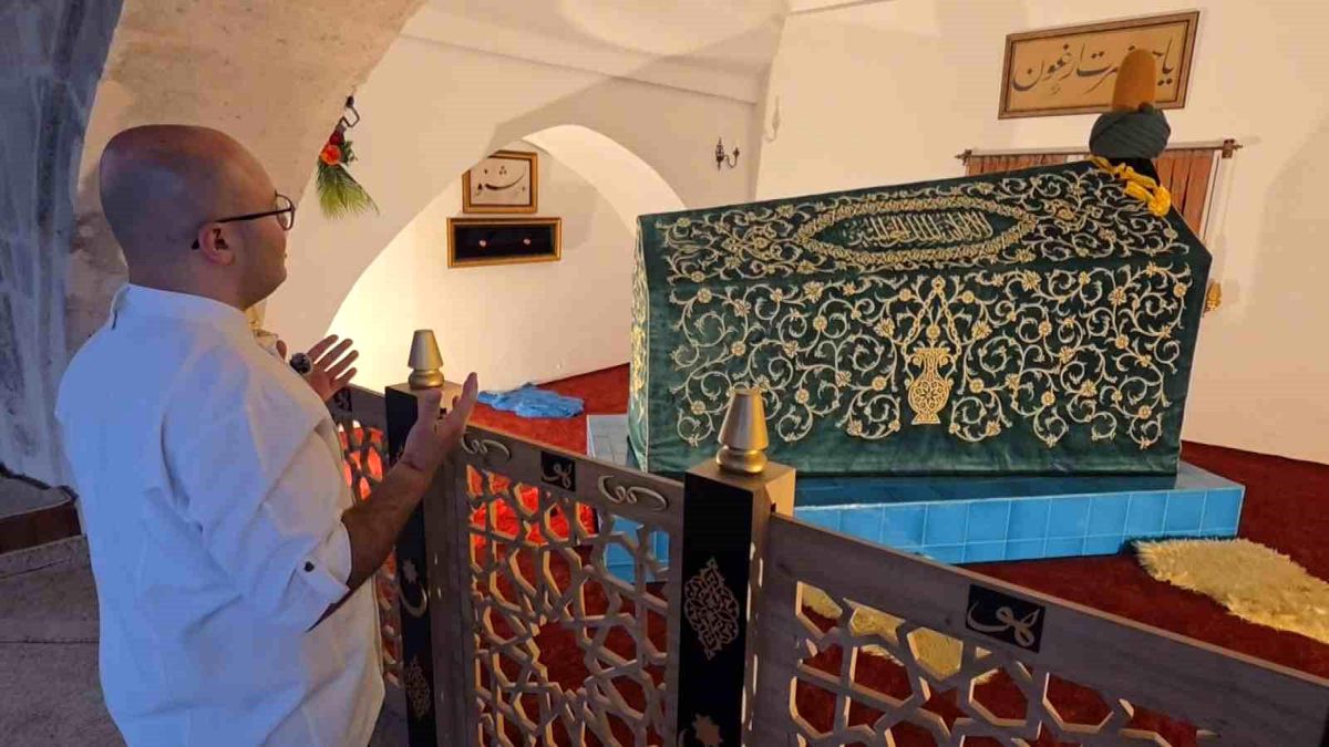 Kütahya'da Ergun Çelebi Hazretleri'nin kabrinde düzenleme