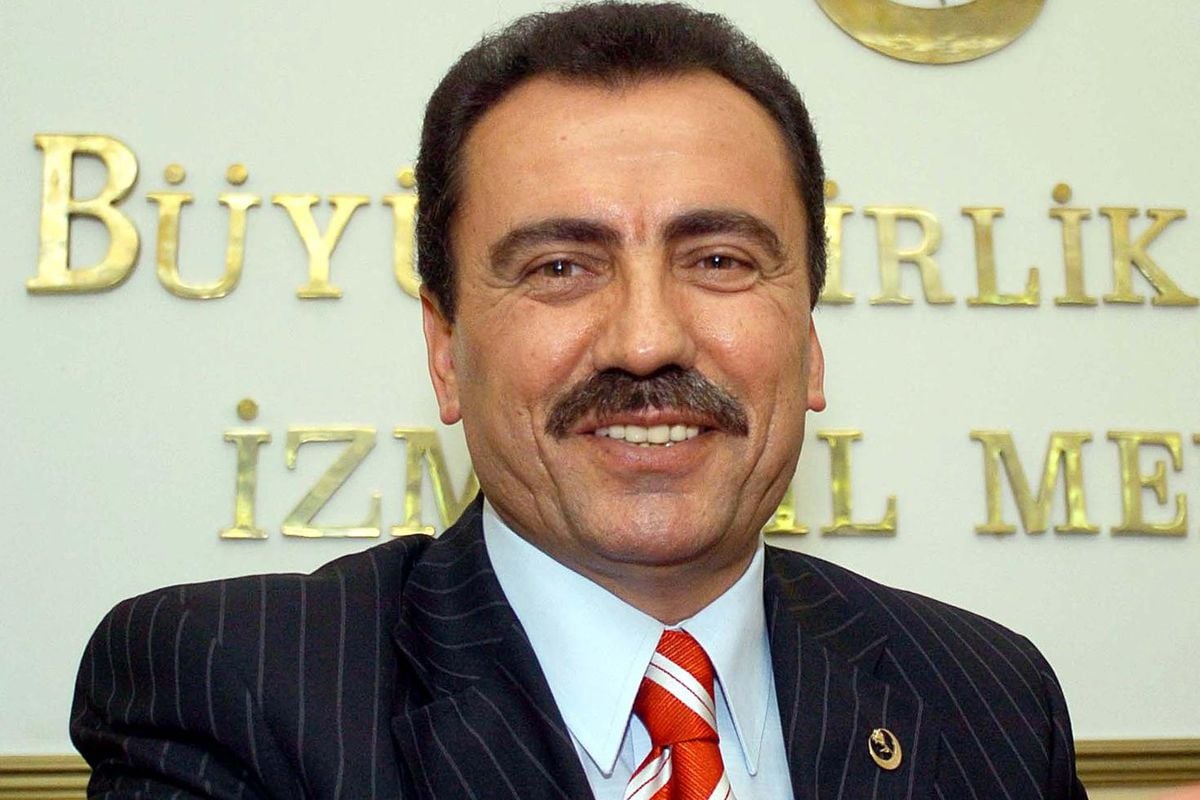Muhsin Yazıcıoğlu'nun hayatını kaybettiği helikopter kazasına ilişkin soruşturma dosyasının Ankara'ya nakledilmesini simgeleyen bir görsel.