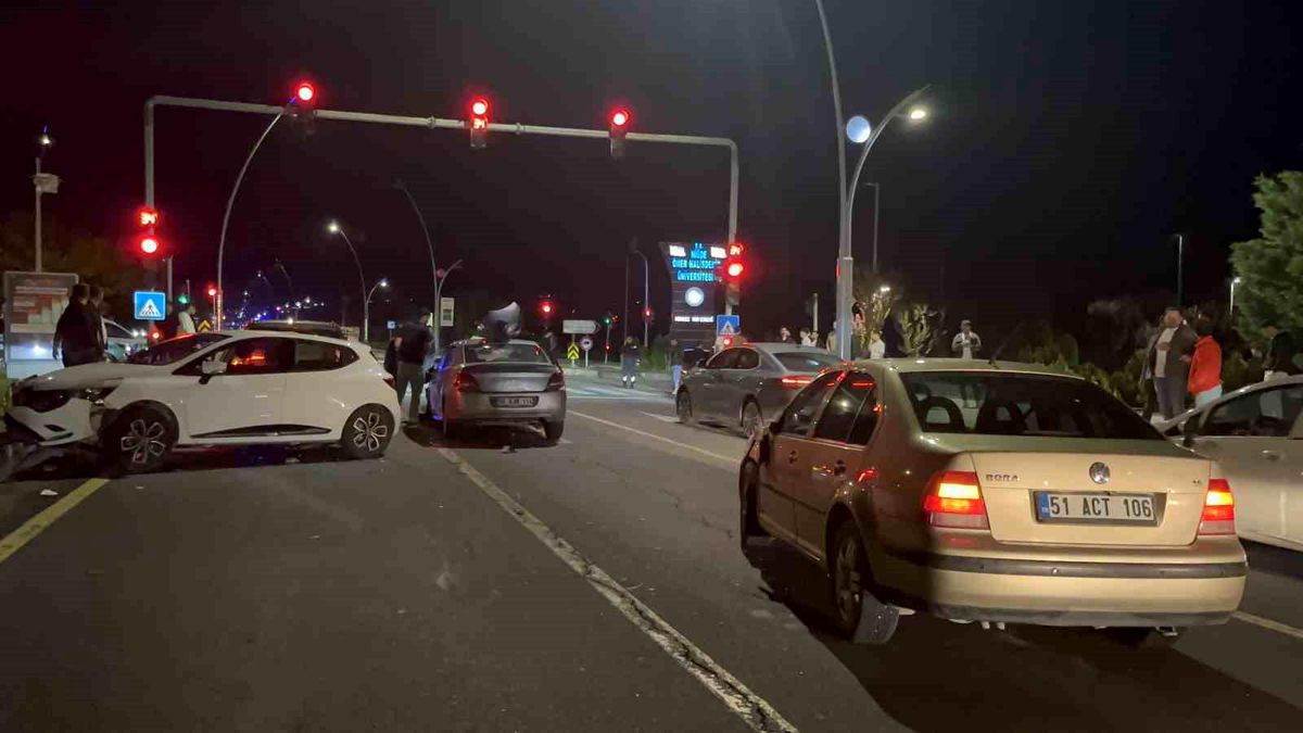 Niğde-Konya karayolu üzerinde meydana gelen trafik kazası