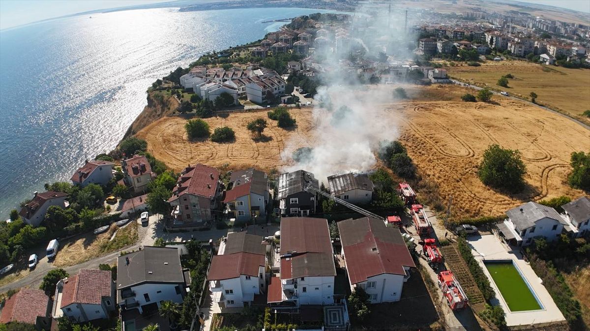 Silivri'de 2 katlı villada çıkan yangın söndürüldü