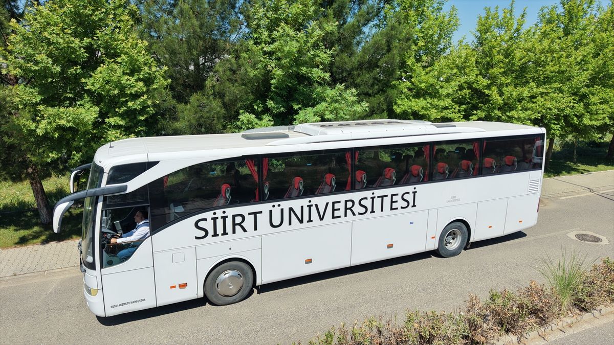 Şoförlük yaptığı üniversiteden fakülte birinciliğiyle mezun oldu