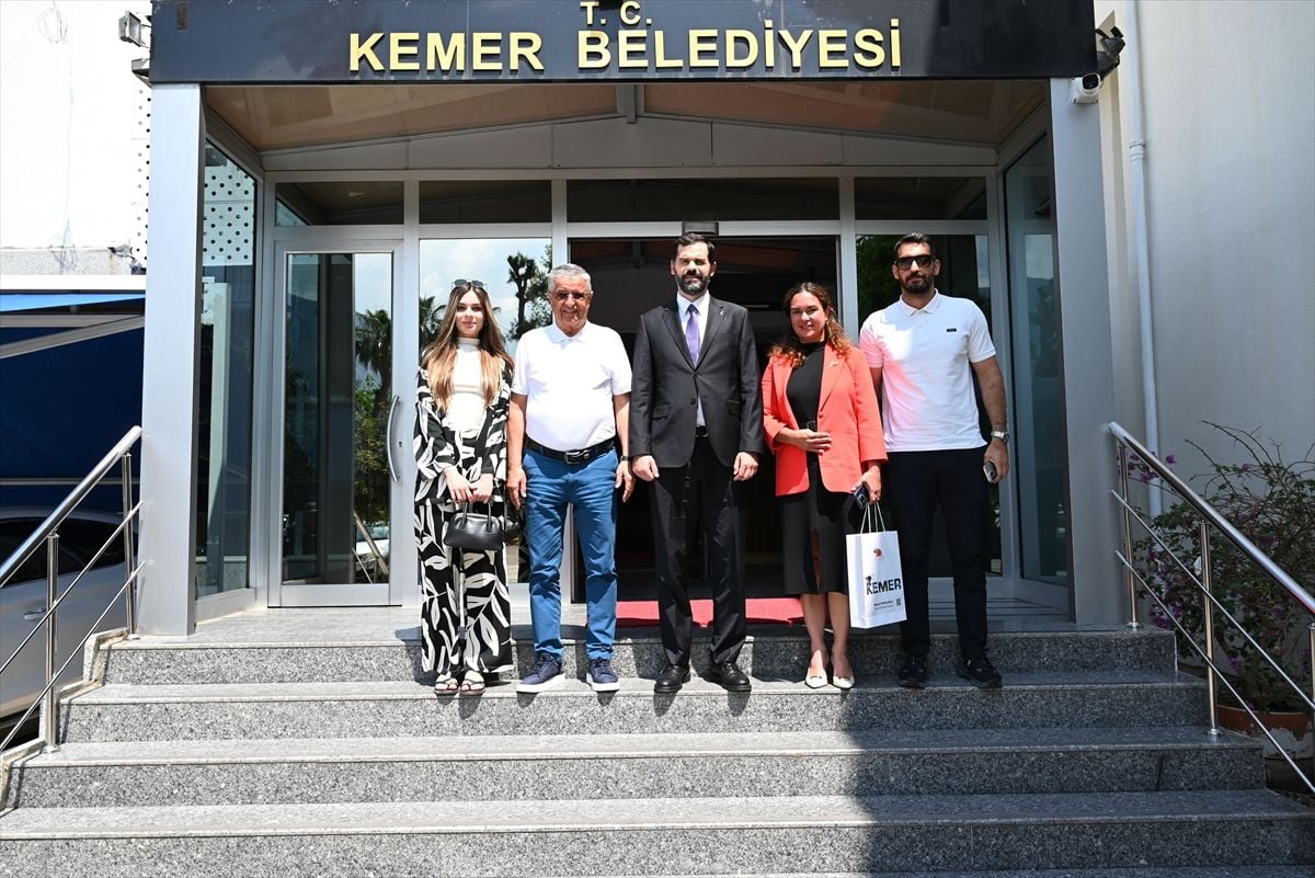 Ukrayna'nın Antalya Başkonsolosu Boğdan Konopliastyi, Kemer Belediyesi'ni ziyaret ediyor.