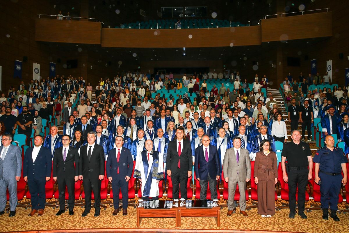 Uşak Üniversitesi'nde 2025-2026 Mezuniyet Töreni