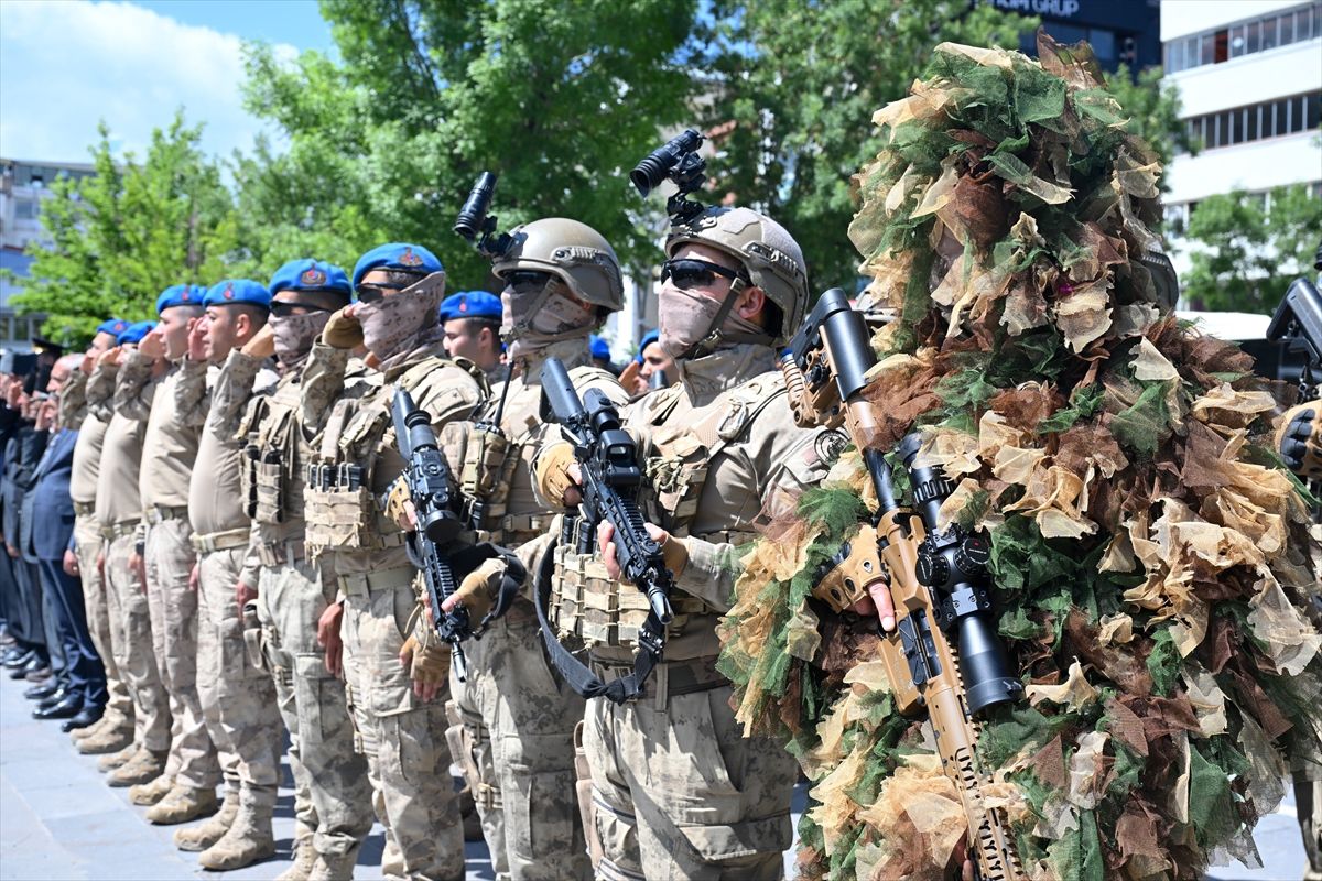 Van ve Muş'ta Jandarma Teşkilatının 187. kuruluş yıl dönümü kutlandı
