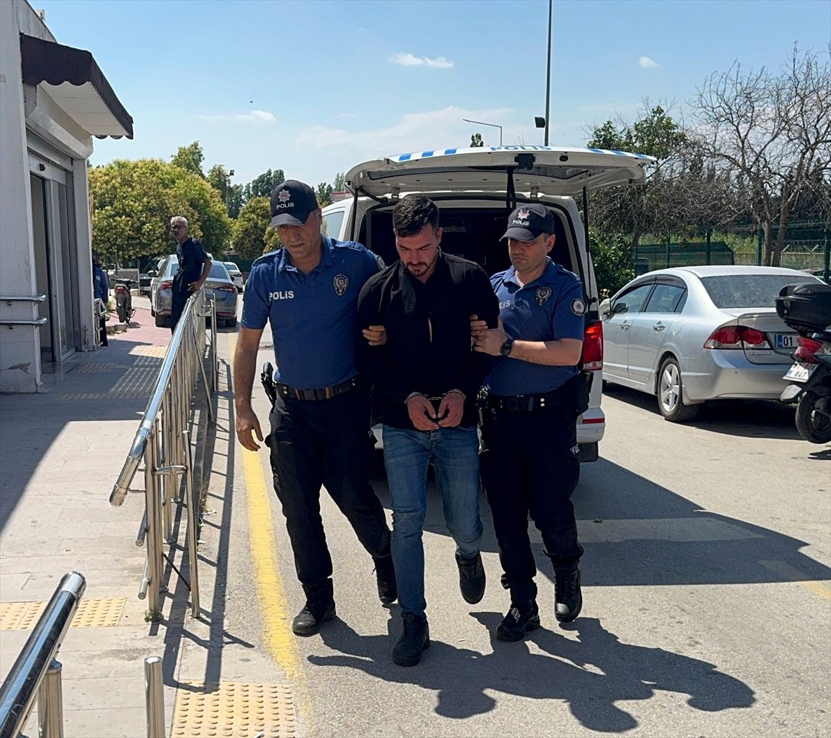 Adana'da barda çalışan 2 kişiyi tabancayla yaralayan zanlı tutuklandı
