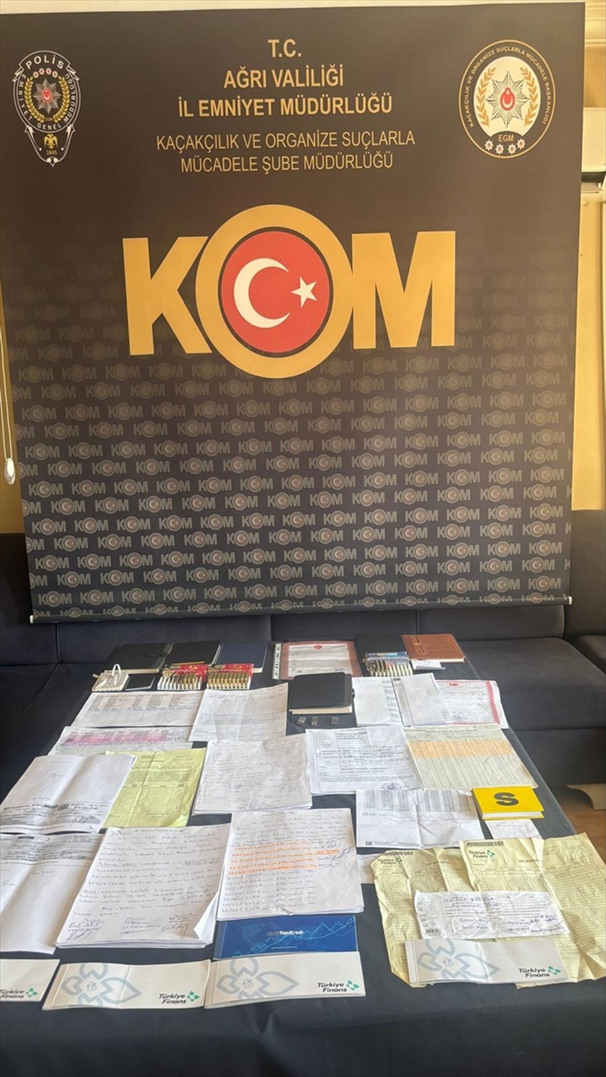 Ağrı'da tefecilik operasyonunda 8 şüpheli gözaltına alındı