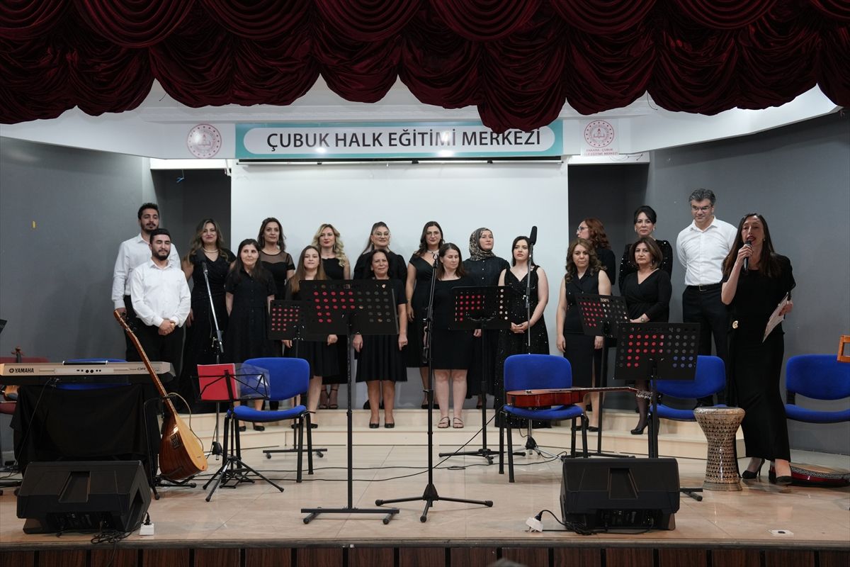 Ankara'da 'Öğretmenler Korosu' konser verdi