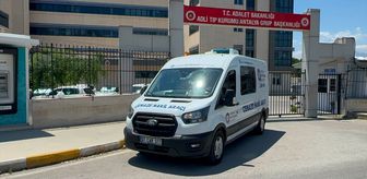 Antalya'da bariyere çarpan motosikletin sürücüsü hayatını kaybetti