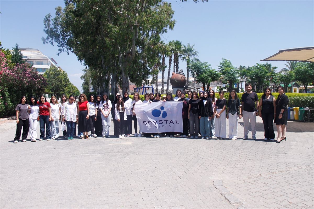 Antalya'da Dünya Deniz Kaplumbağaları Günü'nde caretta carettalar için sahil temizliği yapıldı