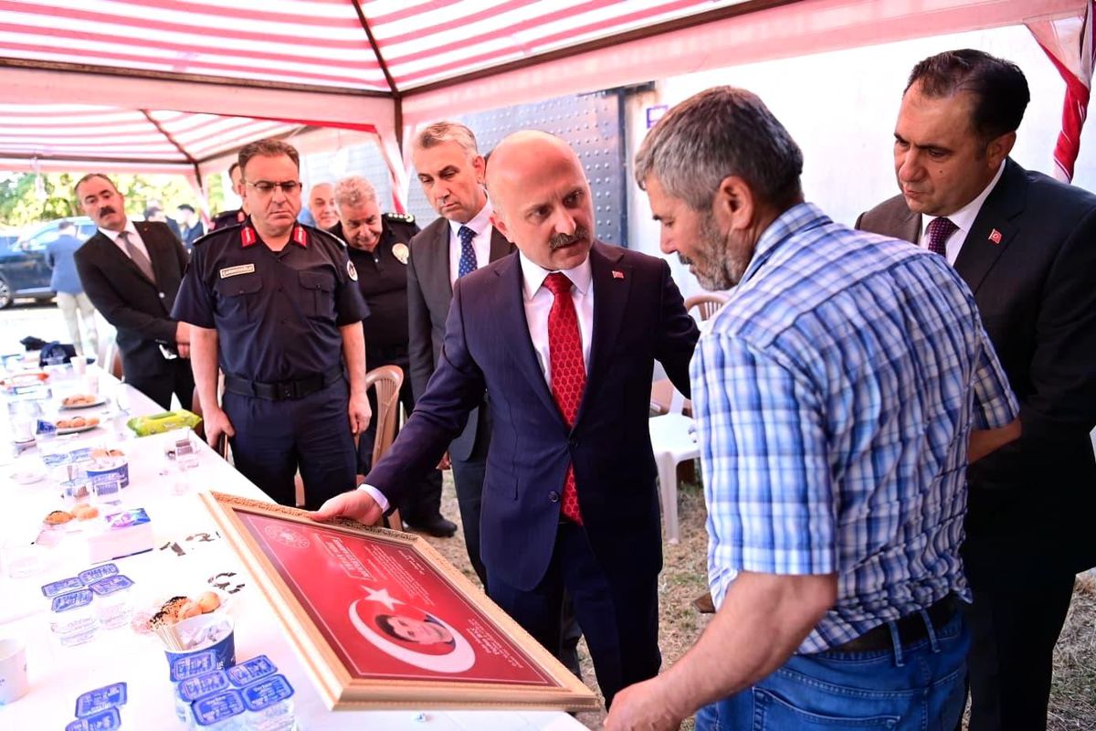 Vali Varol, Şehit Polis Tayfun Baş'ın Ailesini Ziyaret Etti