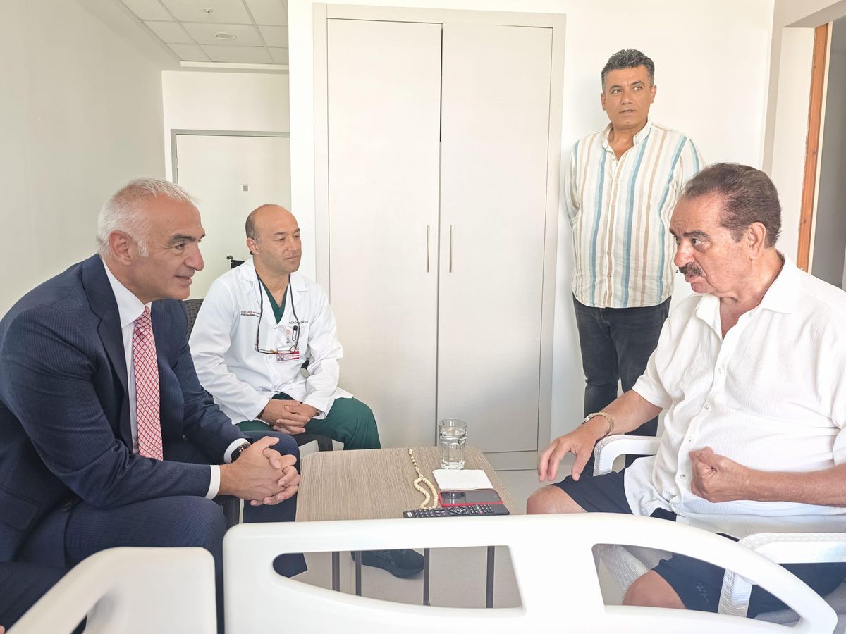 Bakan Ersoy'dan İbrahim Tatlıses'e geçmiş olsun ziyareti
