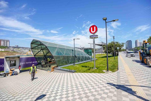 bakan uraloglu halkali istanbul havalimani ar 2 19954231 o