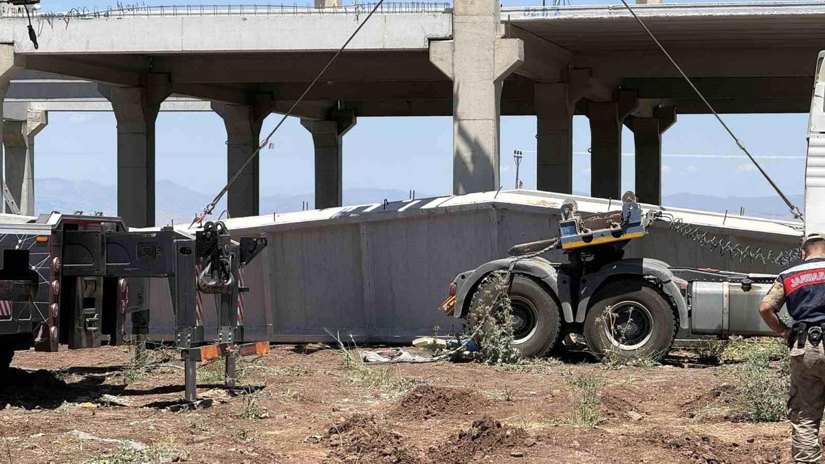 Beton blok altında kalan ikinci işçi, 3 günlük yaşam mücadelesini kaybetti