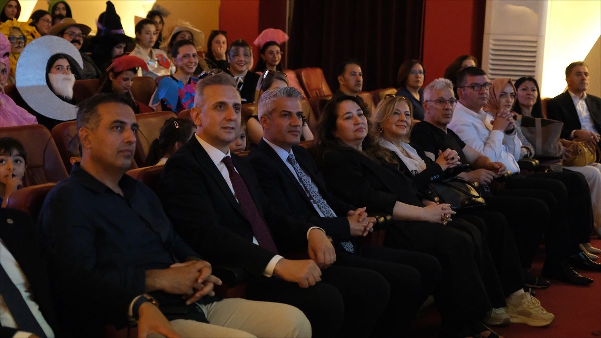 Bursa'da öğrenciler Türkiye Yüzyılı Maarif Modeli kapsamında tiyatro sanatını yakından tanıdı