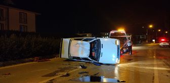Bursa'da takla atan otomobilin sürücüsü yaralandı