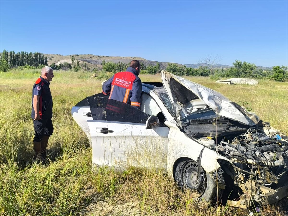 Çorum'da devrilen otomobilin sürücüsü öldü