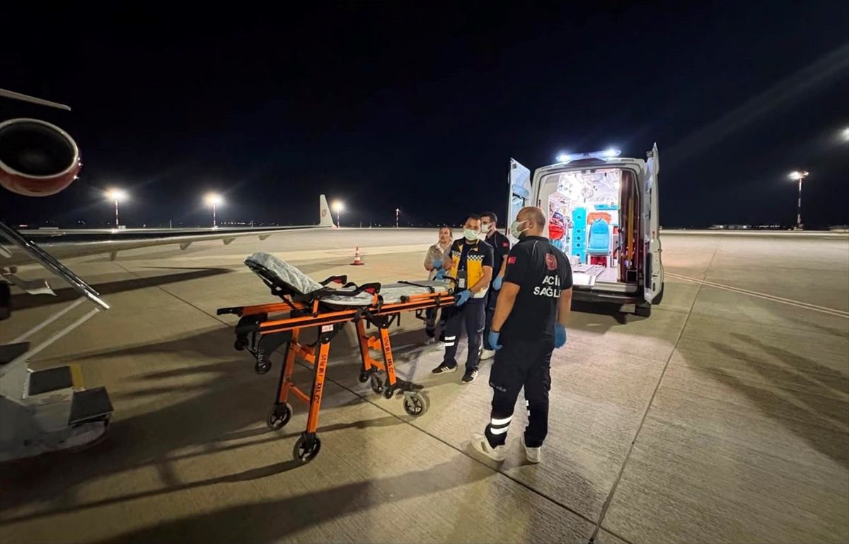 Endonezya'da trafik kazası geçiren Türk vatandaşı ambulans uçakla yurda getirildi