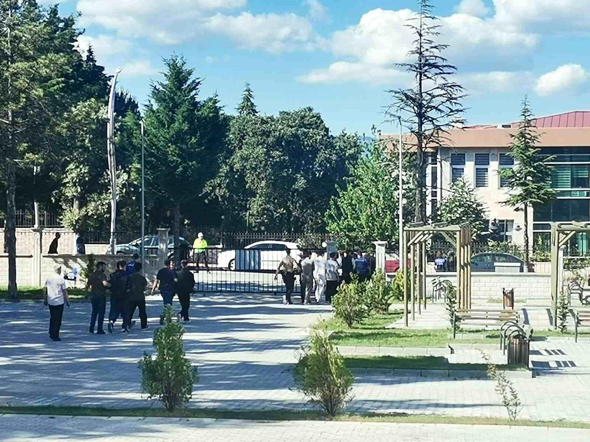 Kütahya'da sosyal medya üzerinden cinsel istismar olayında tutuklanan şüpheliler
