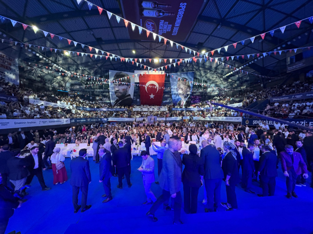 izmirdeki kalabalik savci saya 19953356 8861 1 m