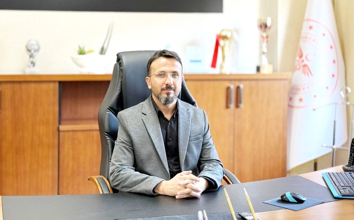 Kahta Devlet Hastanesi'nin dış görünüşü ve tabelası