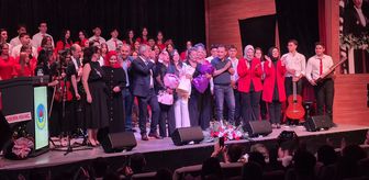 Kayseri'de lise öğrencileri velileriyle aynı sahneyi paylaştı
