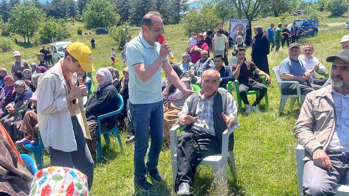 Kütahya'da Kıranşeyh Köyü'nde düzenlenen geleneksel yayla şenliğinden bir görüntü