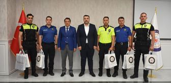 LGS'ye geç kalma riski yaşayan öğrenciyi sınava yetiştiren polislere ödül