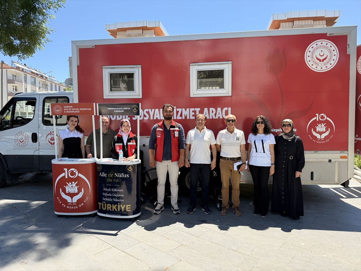 Mobil sosyal hizmet aracı, Samsun'un Alaçam ilçesinde vatandaşlara hizmet verirken