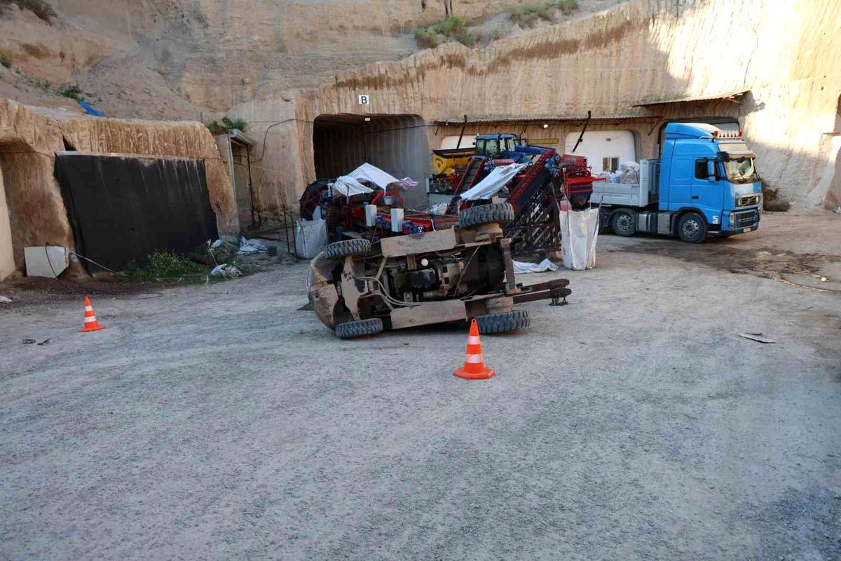 Nevşehir'de devrilen forkliftin altında kalan genç hayatını kaybetti
