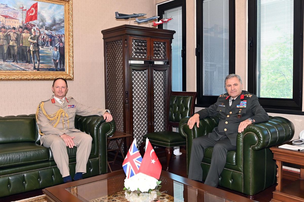 Orgeneral Tokel, İngiliz mevkidaşı Orgeneral Walker'ı kabul etti