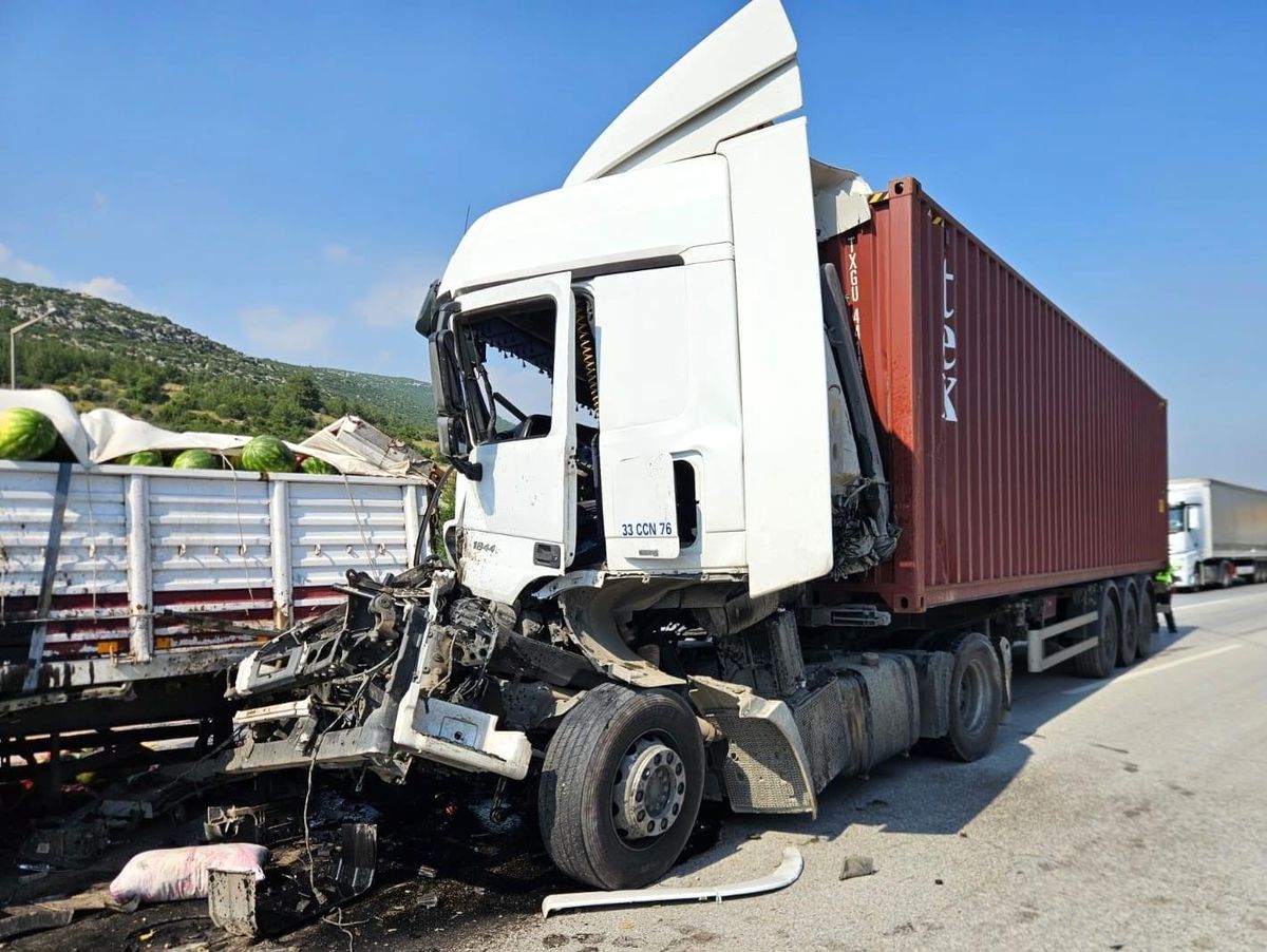 Otoyolda tır kazası: 1 yaralı