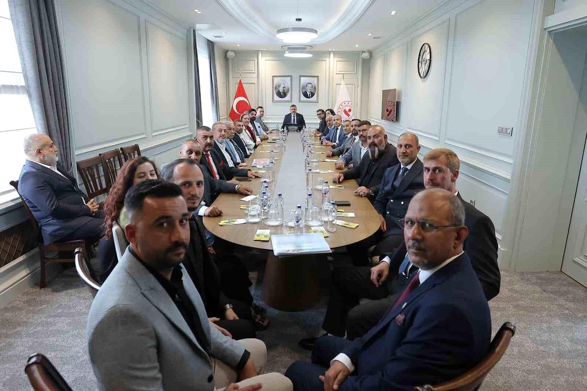 Roman toplumunun beklenti ve talepleri Bakanlık'ta ele alındı