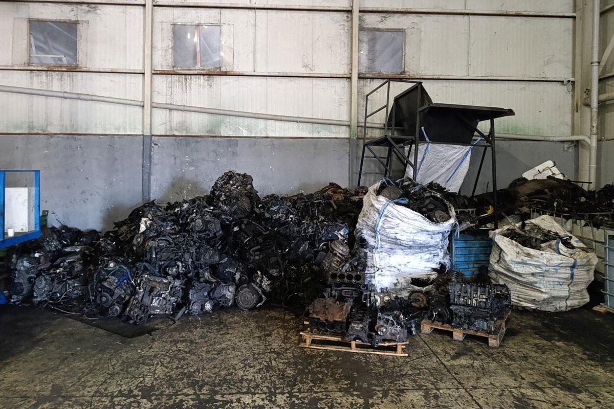 Yurt dışına sevk edilmesi gereken araç ve motor parçaları bir depoda ele geçirildi