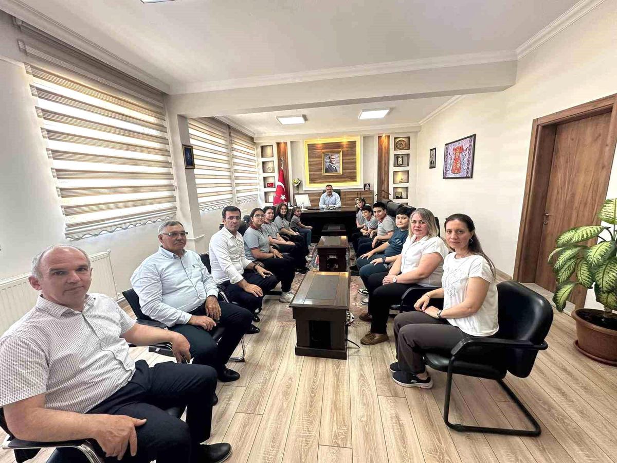 Sarıgöllü Öğrenciler Kaymakamı Ziyaret Etti