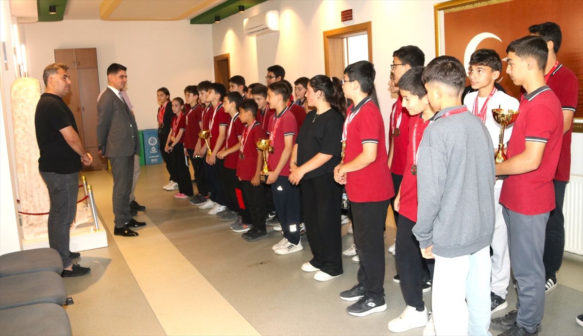 Taşova Kaymakamı Kartal başarılı sporcularla bir araya geldi