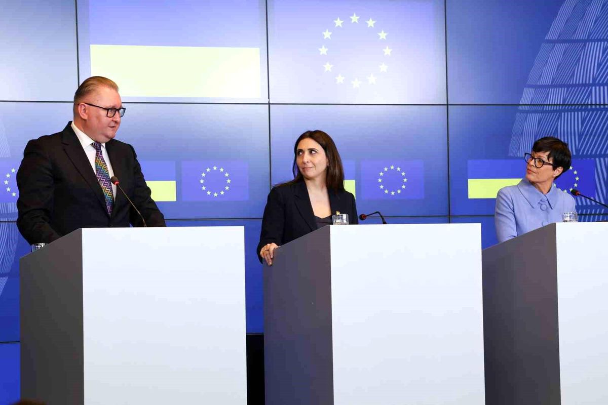 Ukrayna ve Moldova AB'ye üyelik müzakerelerinde ilk fasıl kümelerini açtı