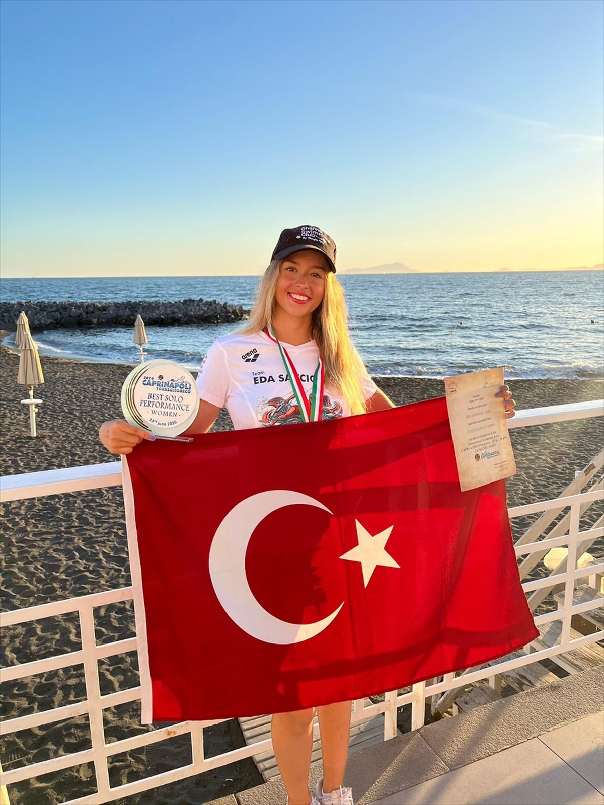 Ultra maraton yüzücüsü Eda Savcıgil'den İtalya'da 'tarihi' birincilik