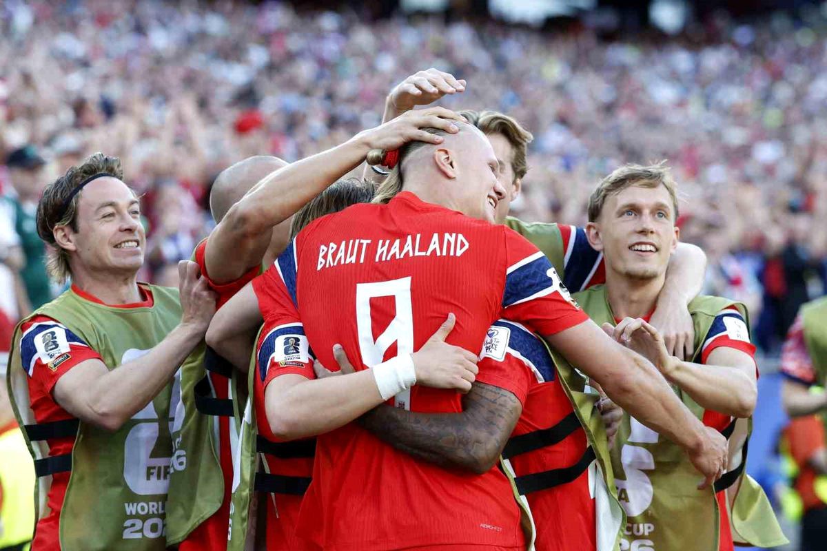 Norveç Milli Takımı futbolcuları gol sevinci yaşarken