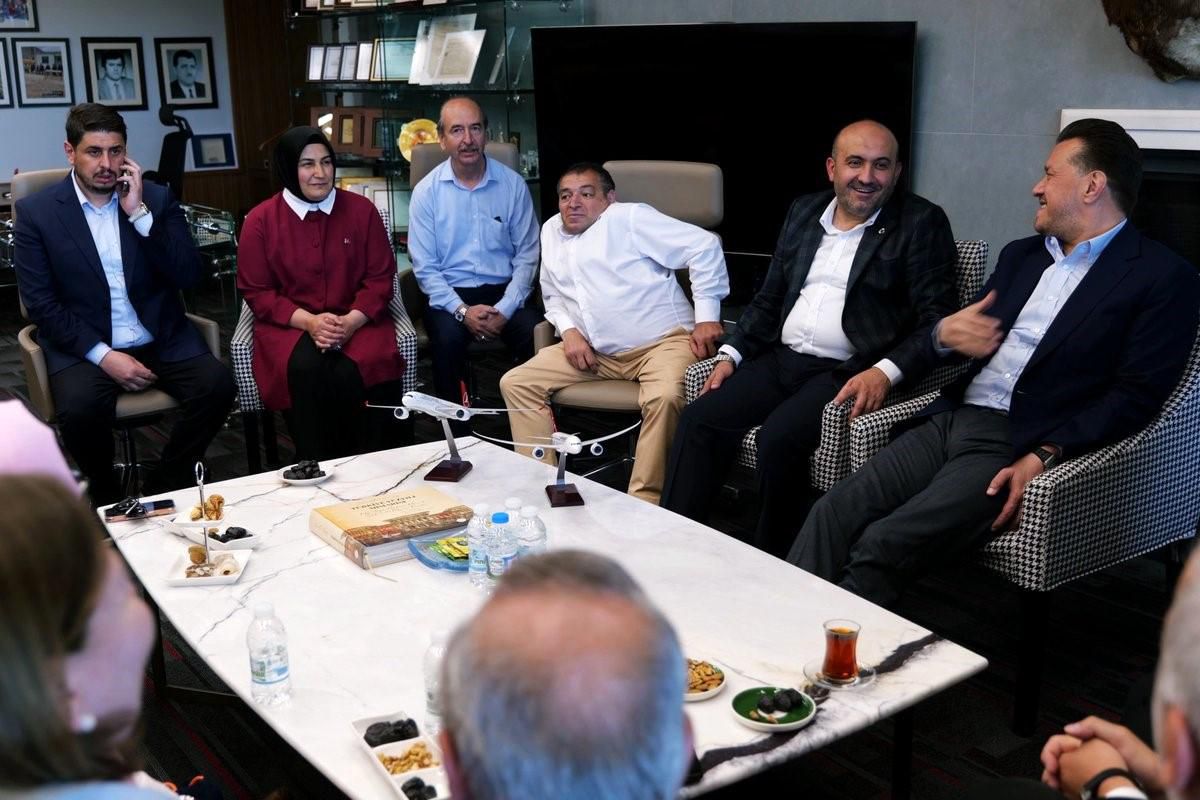 AK Parti İl Başkanı Gürhan Albayrak, kutsal topraklardan dönen Hatipoğlu'nu ziyaret etti