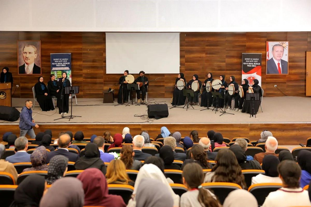 Bayburt'ta Sada Kültür Sanat ve Edebiyat Projesi kapanış programından bir kesit