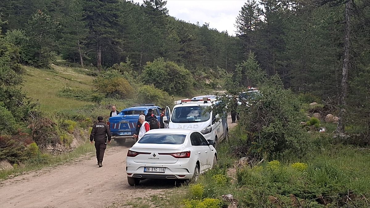 Ankara'nın Beypazarı ilçesinde kaybolan 79 yaşındaki Arif Uysal için arama kurtarma ekipleri çalışıyor.