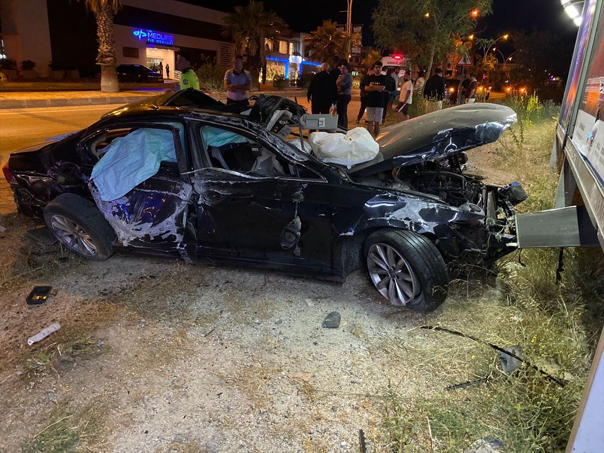 Bodrum'da takla atan otomobildeki 3 kişi yaralandı