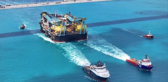 Dev vinç gemisi 'Saipem 7000' İstanbul Boğazı'ndan geçti