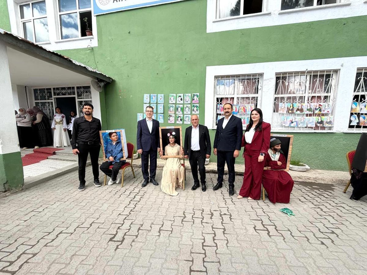 Diyadin'de öğrencilerin eserleri sergilendi