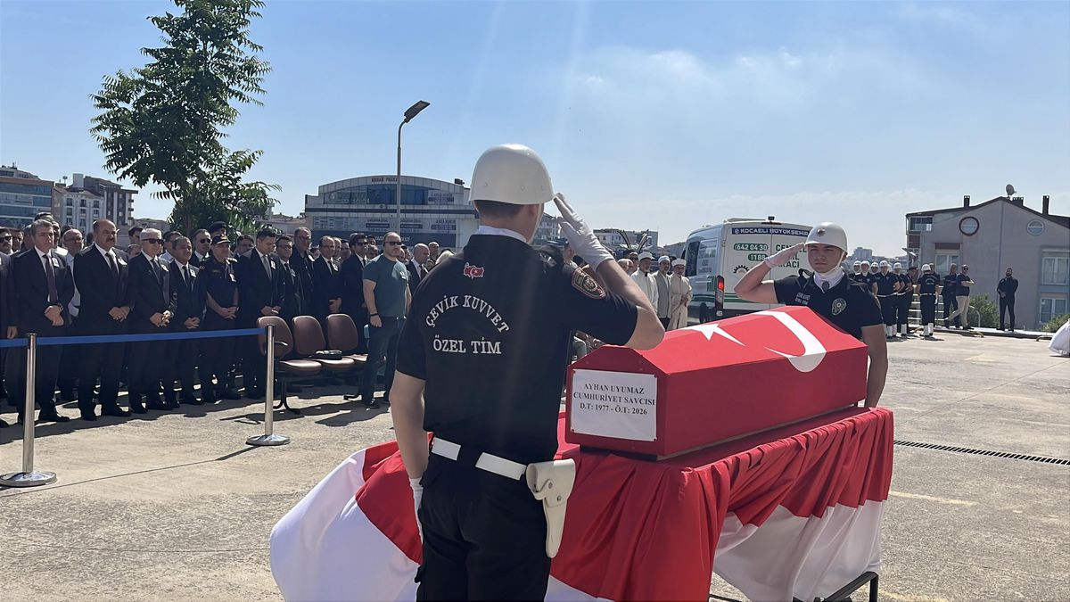 Duruşmada kalp krizi geçirip hayatını kaybeden Cumhuriyet savcısı için tören yapıldı