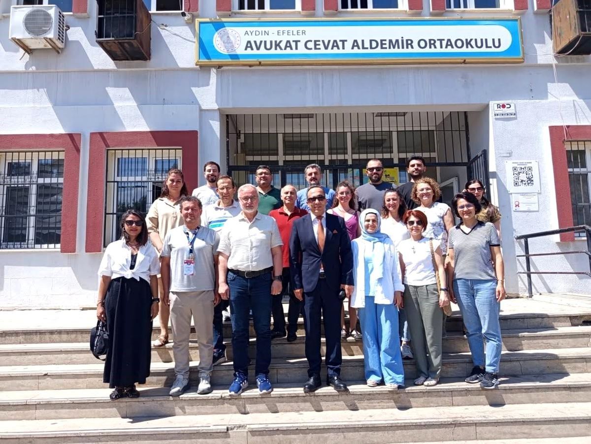 Efeler İlçe Milli Eğitim Müdürü Çomruk: 'Hedefimiz değerlerine sahip çıkan nesiller yetiştirmek'