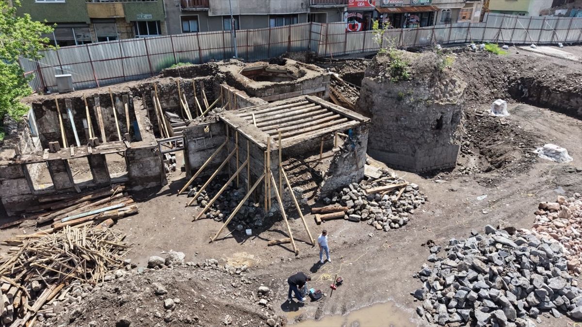 Erzurum'da tarihi Ahi Toman Baba Kümbeti restore ediliyor